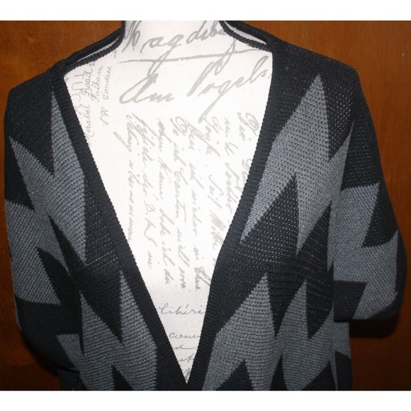 Pol Chevron Cardigan Sweater Fringe Trim Open Front Black/Gray Shawl Topper Sz L - Picture 2 of 7